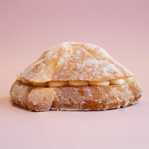 Pan de Muerto Relleno de Crema Batida Mediano