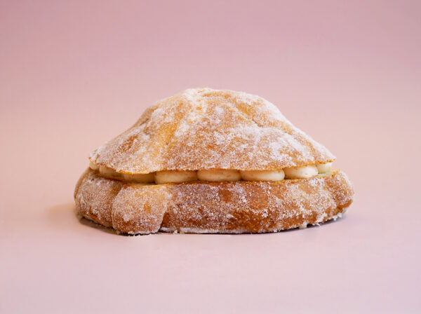 Pan de Muerto Relleno de Crema Batida Mediano