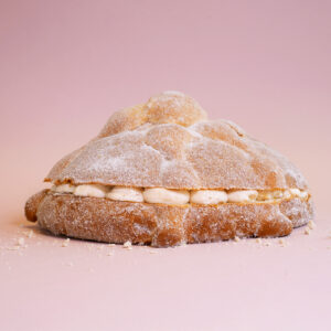 Pan de Muerto Relleno de Crema de Mazapán Mediano