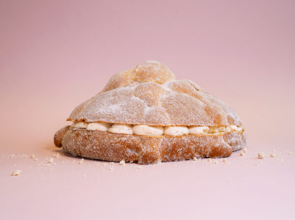 Pan de Muerto Relleno de Crema de Mazapán Mediano