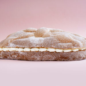 Pan de Muerto Relleno de Crema Batida Grande