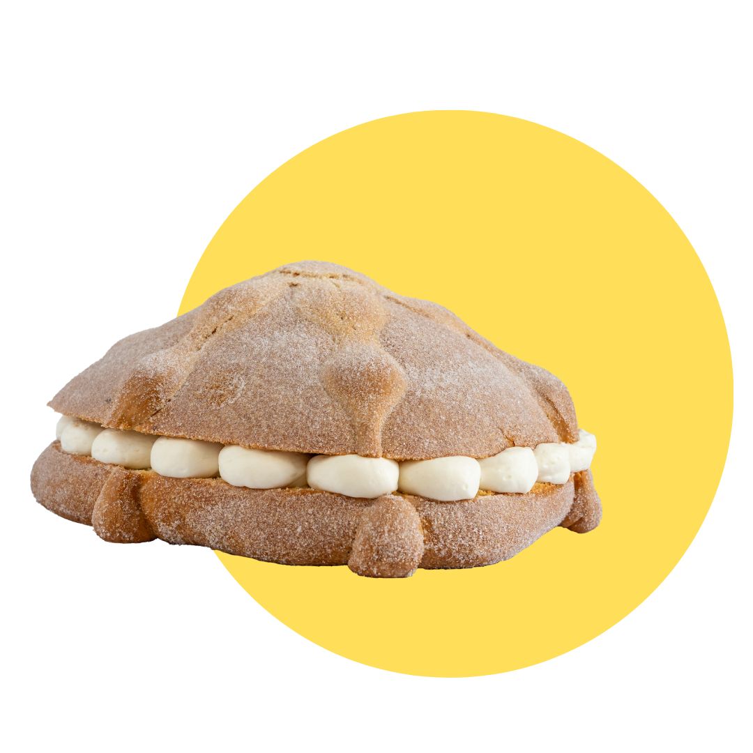 Pan de muerto mediano relleno de crema batida